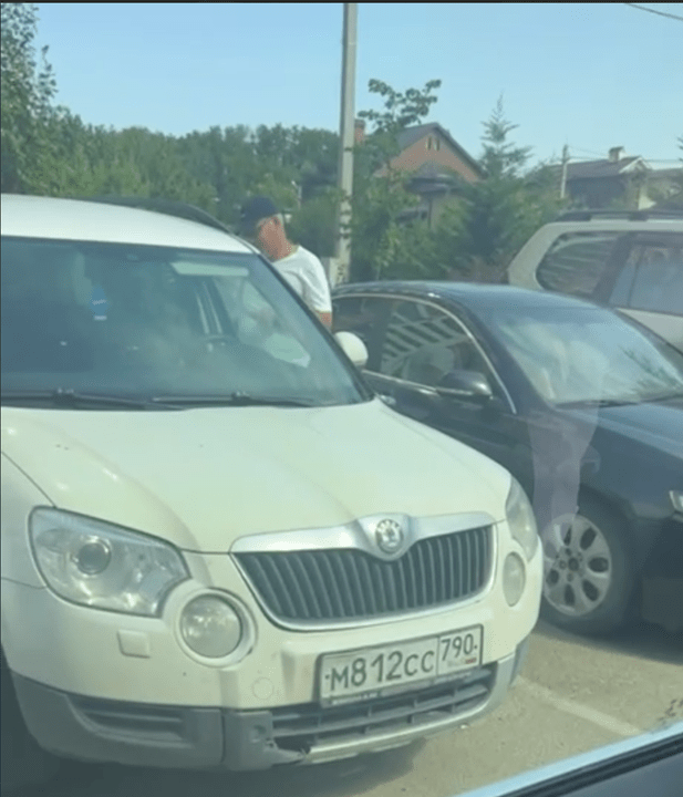 De auto met nummer М812СС 790RUS Skoda Yeti is geregistreerd